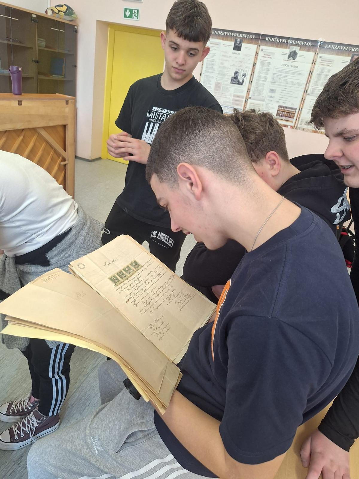 Radionica „Vinkovci kroz stare razglednice“ u Glazbenoj školi Josipa Runjanina Vinkovci